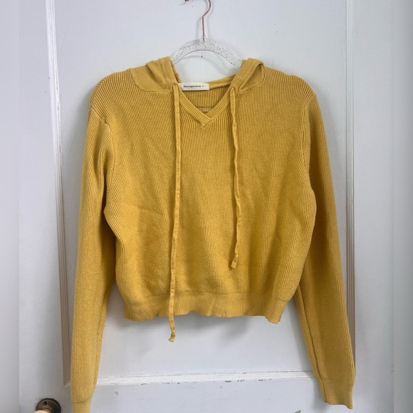 Seraphina + Cropped Hoodie Sweater in Mustard Size M - Picture 1 of 3